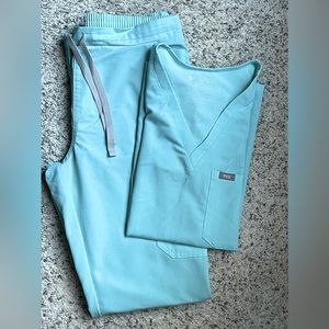 FIGS AQUA SCRUB SET —Women